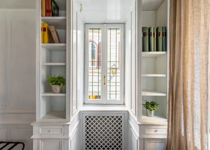 Iflat Classic And Contemporary Apartment Rom